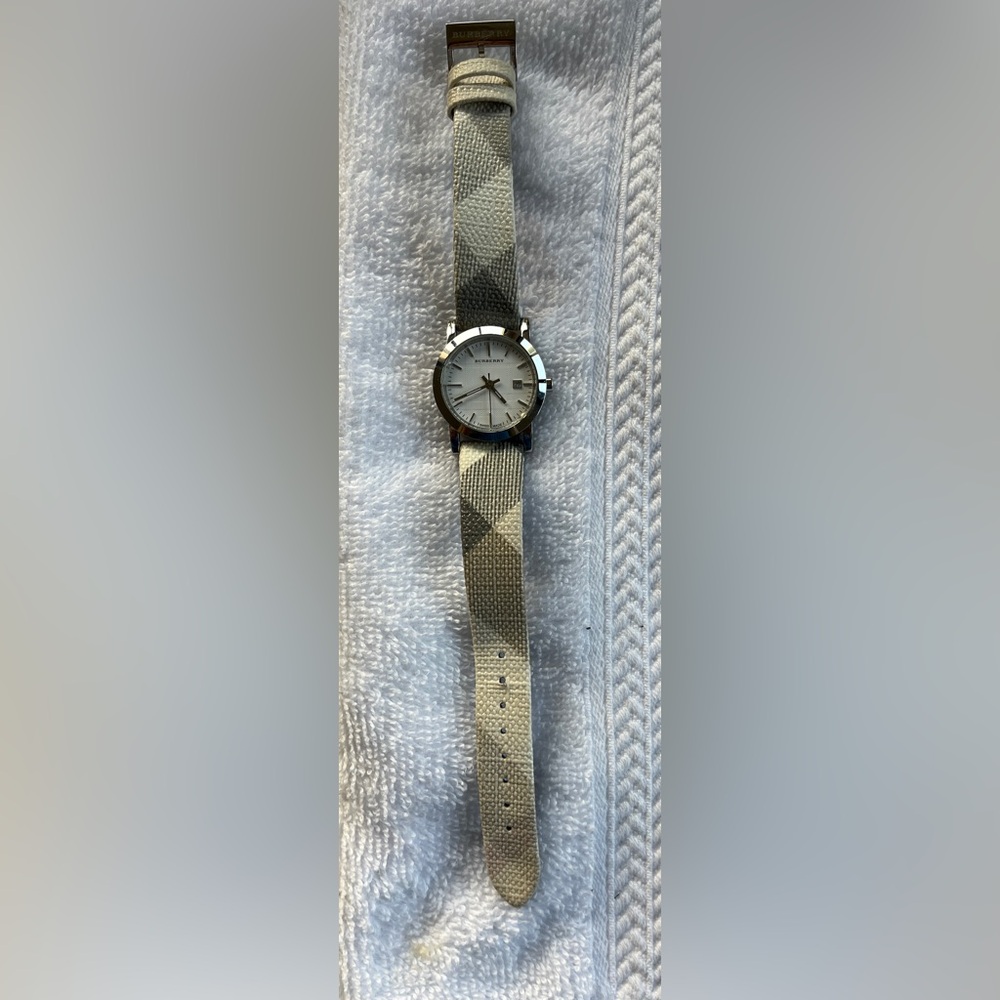 BEAUTIFUL BURBERRY WOMAN’s WATCH WITH DATE